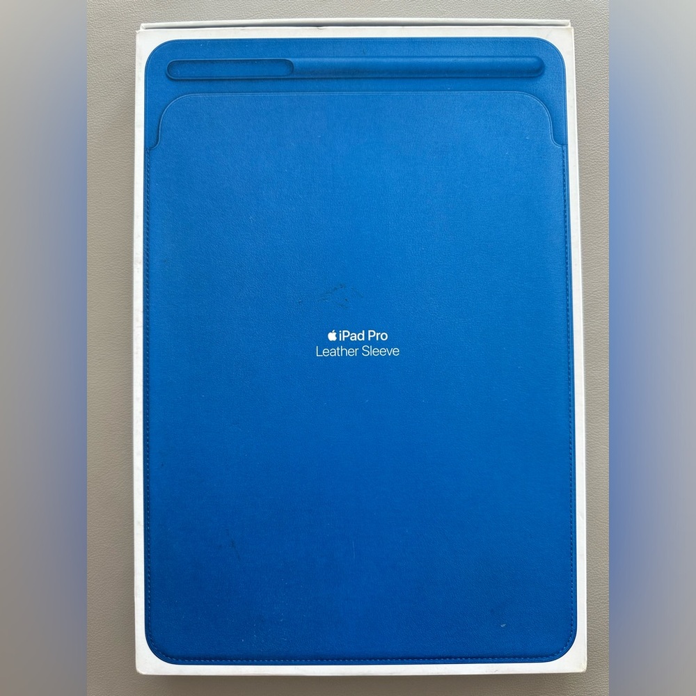 Brand new in box apple iPad Pro sleeve
